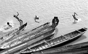 Duong Phu Tam's photo Tuoi Tho Tren Dong Song.